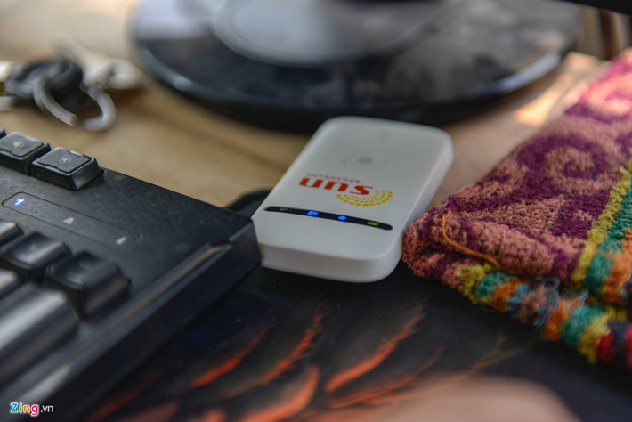 Thiết bị phát mạng di động 4G cũng được những người chủ ở đây trang bị để nhận và gửi file ảnh khi khách có yêu cầu.
