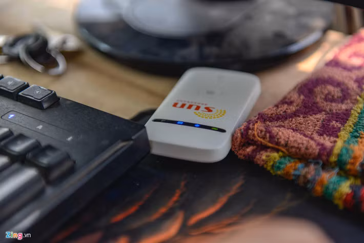 Thiết bị phát mạng di động 4G cũng được những người chủ ở đây trang bị để nhận và gửi file ảnh khi khách có yêu cầu.