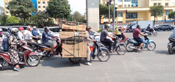 Các đại lý nhập rất nhiều điều hòa về để kịp phục vụ nhu cầu của người dân vào dịp hè này.