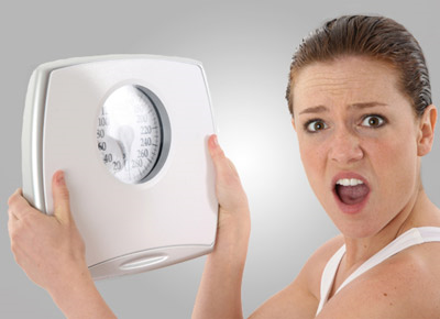 Duy trì một trọng lượng khỏe mạnh. Nếu bạn đang thừa cân, có thể giảm nguy cơ ung thư đại trực tràng bằng cách đơn giản nhất là giảm cân. Chỉ số BMI (khối lượng cơ thể) tỷ lệ thuận với rủi ro ung thư. Ví dụ, bạn giảm được chỉ số BMI còn 40-35, rủi ro ung thư sẽ hạ xuống 15%.