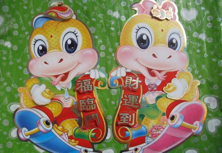  Tuổi Tỵ: Nhẹ dạ cả tin, dễ dao động khiến bạn khó lòng giải quyết hết những việc quan trọng ngày hôm nay. Bạn mất rất nhiều thời gian cho những chuyện không đâu và tan làm trong chán nản. Các dự án đầu tư dậm chân tại chỗ, khiến nguồn tiền cạn kiệt, làm con giáp này lo càng thêm lo. 