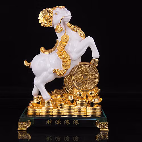  3. Con giáp tuổi Mùi: Theo tử vi 12 con giáp, chỉ cần hăng hái bộc lộ khả năng của bản thân, bất kể là trong lĩnh vực tài chính hay sự nghiệp, họ sẽ đều vượng vận cực phẩm, ít ai sánh bằng. Điều cần thiết cho họ trong quãng thời gian này chính là mạnh dạn làm tới, đừng ngại khó khăn.