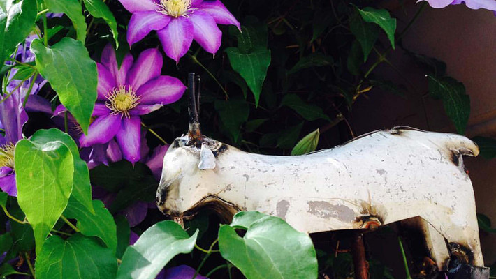  Tuổi Mùi: Nếu muốn, bạn hoàn toàn có thể đầu tư vào chứng khoán, làm ăn ngắn hạn hoặc mua bán bảo hiểm. Đừng chi tiêu lạm vào khoản thu nhập vốn có, hành động tỉnh táo. Khi khó xử nhất, bạn hãy thử hỏi ý kiến và lời khuyên của nửa kia. 