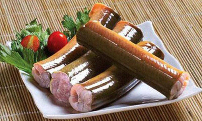 Do đặc điểm sống dưới ao bùn, sình lầy, nước đục... lại thêm thói ăn tạp, nên hệ tiêu hóa, thịt lươn dễ chứa kim loại nặng, nhiễm vi trùng và ký sinh trùng.