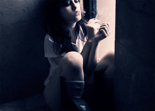 Mệt mỏi và bồn chồn vào buổi sáng. Tương tự như caffeine, nicotine là một loại thuốc và chất kích thích, nó có thể ảnh hưởng đáng kể đến chất lượng giấc ngủ của bạn nếu tiêu thụ với số lượng cao và quá gần giờ đi ngủ.