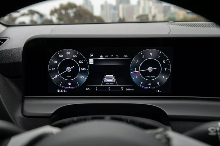 Điều này khiến nhiều khách hàng thất vọng. Sự an ủi duy nhất là phiên bản Seltos S không tăng giá thêm 100 USD. Bên cạnh những thay đổi đã nói, Kia còn đề cập đến “nội thất được nâng cấp về vật liệu và nhiều cải tiến giúp nâng cao trải nghiệm lái xe”.