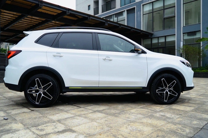 Camera 360 độ, hệ thống kiểm soát hành trình, cảm biến đỗ xe trước/sau, cảm biến áp suất lốp, hệ thống chống bó cứng phanh ABS, phân phối lực phanh điện tử EBD, kiểm soát phanh khi vào cua, hỗ trợ lực phanh khẩn cấp BA, cân bằng điện tử, hỗ trợ chống lật, hỗ trợ khởi hành ngang dốc và hỗ trợ xuống dốc.