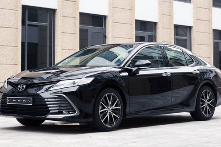 Do tình trạng khan hàng chưa được giải quyết nên tháng 8 này Toyota Camry HEV chỉ có doanh số vỏn vẹn 15 xe. Tính từ đầu năm đến nay, Toyota đã bàn giao tổng cộng 173 xe Camry HEV đến tay khách hàng.