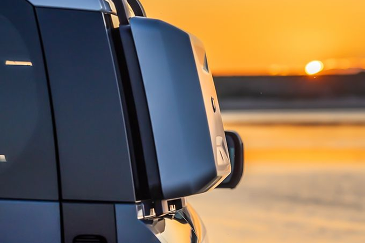 Sức mạnh của Defender Beach Break được cung cấp bởi động cơ bốn xi-lanh 2.0 lít tăng áp tạo ra công suất 296 mã lực và mô-men xoắn 400 Nm.