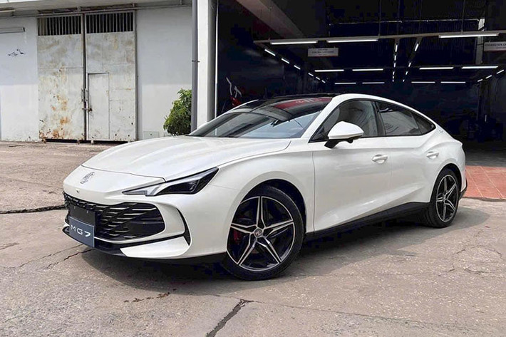 Theo thông tin đại lý chia sẻ, MG7 nhập khẩu về Việt Nam sẽ có 2 phiên bản với tên gọi STD và LUX. Ngoài khác biệt về trang bị, hai phiên bản này cũng có thể sử dụng động cơ khác nhau.