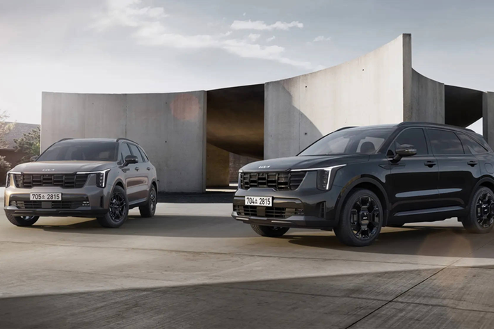 Ngay lập tức, Kia Sorento 2025 mới đã nhanh chóng được mở bán với một số cải tiến đáng chú ý so với phiên bản hiện tại để duy trì sức cạnh tranh trên thị trường.