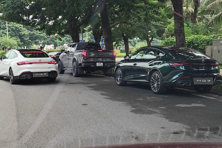 MG7 chính là mẫu xe thứ 4 mà thương hiệu MG giới thiệu tại Việt Nam. Xe được định vị trong phân khúc sedan hạng D với kích thước dài x rộng x cao lần lượt là 4.884 x 1.889 x 1.447 mm và chiều dài cơ sở 2.778 mm.