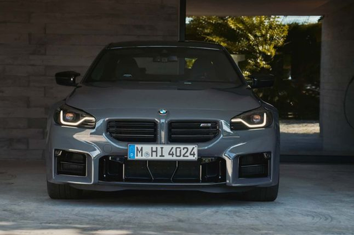 Tuy nhiên, mô-men xoắn của mẫu xe sedan BMW M2 2025 mới vẫn không đổi, lần lượt là 550 Nm khi đi kèm bản số sàn 6 cấp và 602 Nm khi dùng hộp số AT 8 cấp.