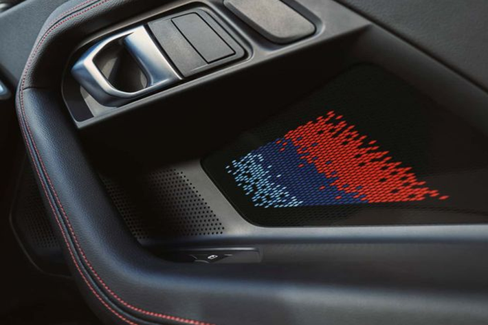 Cũng giống như 2-Series, M2 sẽ được đưa vào sản xuất từ tháng 8 tới đây. Mức giá tiêu chuẩn của xe tăng từ 64.195 USD (khoảng 1,49 tỷ đồng) lên 66.075 USD (tương đương 1,54 tỷ đồng).