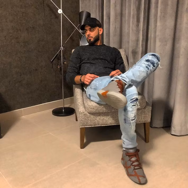 Thời điểm 6 năm về trước, Omar đã tạo ra một cơn sốt thật sự. Hàng triệu cô gái trẻ trên khắp thế giới chỉ cần ngắm ảnh của anh chàng này là không khỏi thốt lên, trầm trồ bởi đơn giản, Omar quá đẹp trai. Tuy nhiên, thông tin Omar cùng 2 người bị khác bị trục xuất khỏi quê hương vì "quá đẹp trai" là không đúng sự thật. Đó chỉ là câu chuyện được thổi phồng lên và tam sao thất bản qua "miệng lưỡi khó lường" của cư dân mạng.