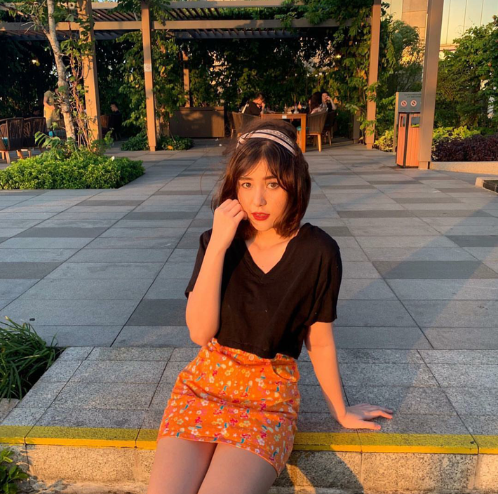 Ngoài ra, Wilson Nhật Anh còn đặc biệt thu hút khi mới 17 tuổi những đã sở hữu thân hình rất nóng bỏng. Cô bạn sở hữu số đo chuẩn 90-66-95 và thường chụp ảnh với những bộ trang phục khoe được những đường cong trên cơ thể.