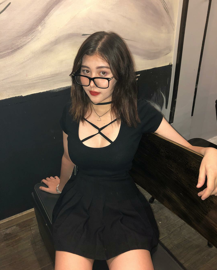 Được một fanpage nổi tiếng đăng ảnh, số lượng người theo dõi Wilson Nhật Anh vì thế cũng tăng vọt. Tuy nhiên, việc được khen là có khuôn mặt "giống Maria Ozawa" cũng đem lại cho cô gái trẻ rất nhiều phiền toái.