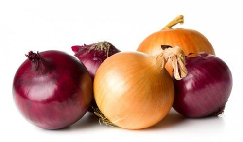 Ngoài ra, bạn có thể sử dụng hành tây vì loại thực phẩm này có tính chất kháng viêm. Ảnh: nongsandungha.