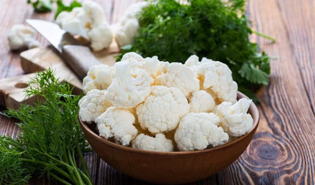 Bông súp lơ lại nhiều khe hở, thuốc trừ sâu phun vào có thể bị giữ lại. Vì vậy không rửa, chế biến kỹ có thể tồn động hóa chất, rất nguy hiểm.