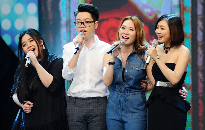 Được nhiều người biết đến từ khi tham gia Giọng hát Việt 2015 và giành ngôi vị quán quân, Đức Phúc gây ấn tượng với vẻ ngoài mũm mĩm, rụt rè nhưng giọng hát lại đầy nội lực. Ảnh: Instagram, FBNV.