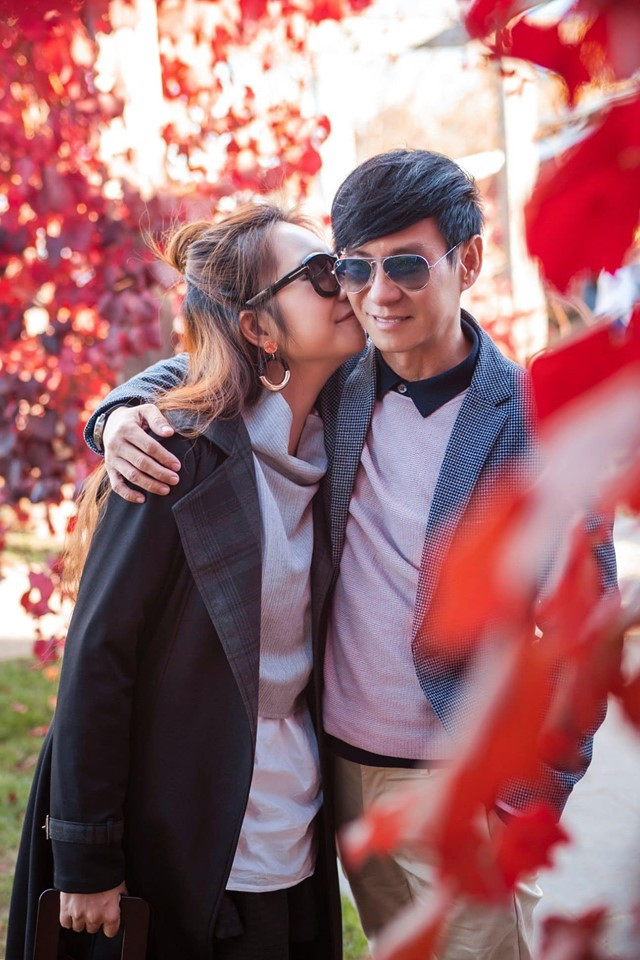 15 năm gắn bó bên nhau, cặp sao vẫn lãng mạn như thuở mới yêu. Ảnh: FBNV.