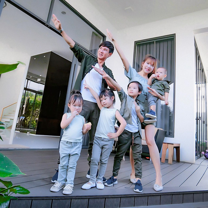 Sau quãng thời gian chung sống, khoảng cách tuổi tác lẫn tính cách đối lập không còn là trở lại trong cuộc sống hôn nhân của Lý Hải và vợ hot girl.