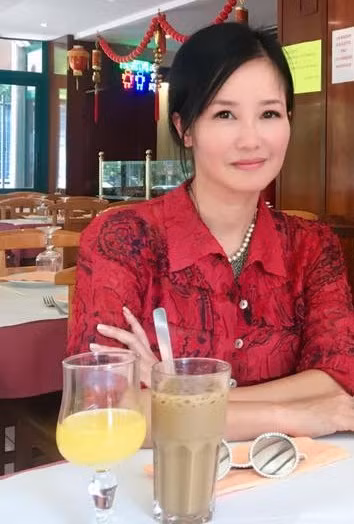 Trong những bức hình chụp cận mặt, nữ diva của làng nhạc Việt lộ rõ dấu vết thời gian.