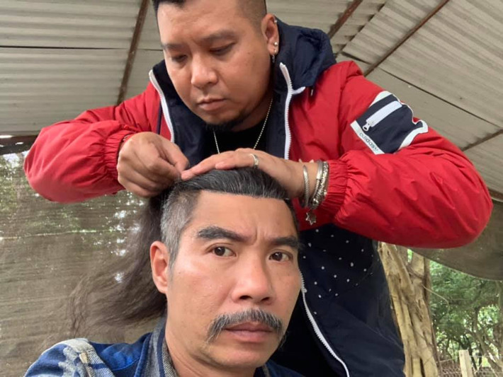 Nổi tiếng và thành công trong sự nghiệp nhưng danh hài Công Lý lại khá lận đận trong đường tình duyên. Nam nghệ sĩ hài "nhiều vợ" bậc nhất showbiz Việt từng trải qua 3 lần hôn nhân tan vỡ.