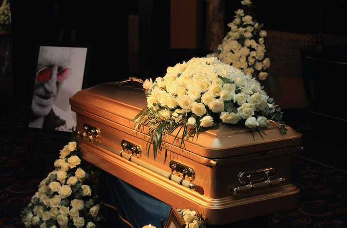 Vài ngày sau khi Savile qua đời vào tháng 10/2011, chương trình Newsnight của BBC đã mở cuộc điều tra các cáo buộc lạm dụng tình dục của Jimmy Savile.