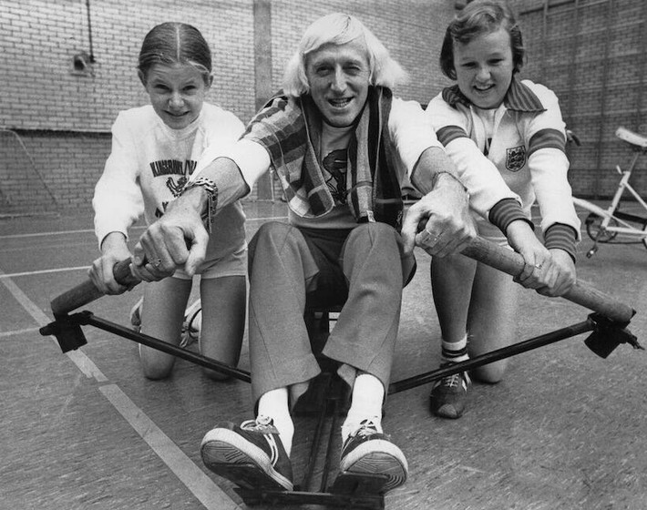 Năm 2011, sau cái chết của Jimmy Savile, một DJ và MC được yêu thích của BBC, một cuộc điều tra về các cáo buộc lạm dụng tình dục đối với Jimmy được tiến hành. Kết quả là MC này đã lạm dụng tình dục ít nhất 500 người, đa số là các bé ở lứa tuổi 13-15, trong đó có những đứa trẻ chỉ mới 2 tuổi, suốt một thời gian dài.