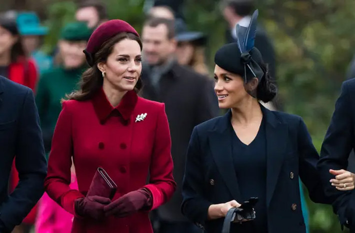Tháng 12/2018: Meghan và chị dâu Kate Middleton cùng nhau tham dự lễ Giáng sinh.
