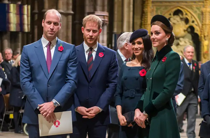 Tháng 11/2018: Vợ chồng Hoàng tử Harry và vợ chồng Hoàng tử William cùng tham dự sự kiện Ngày Tưởng niệm tại Tu viện Westminster dù khi đó có tin đồn hai cặp đôi này không ưa nhau.