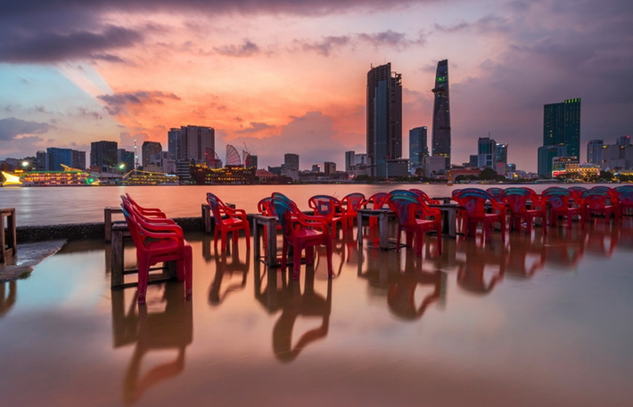 Chiều về bên sông Sài Gòn.