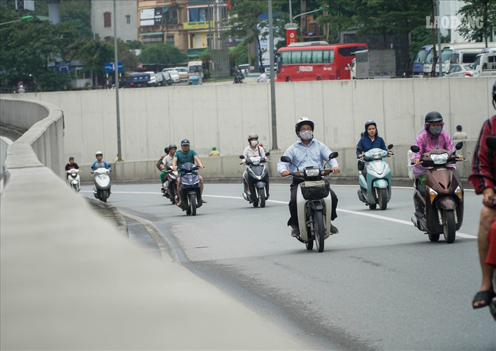 Trong khi đó, nhiều tài xế cho rằng, ý thức người tham gia giao thông chưa tốt kèm theo những bất cập của đường hầm đã dẫn đến nhiều vụ tai nạn thương tâm.