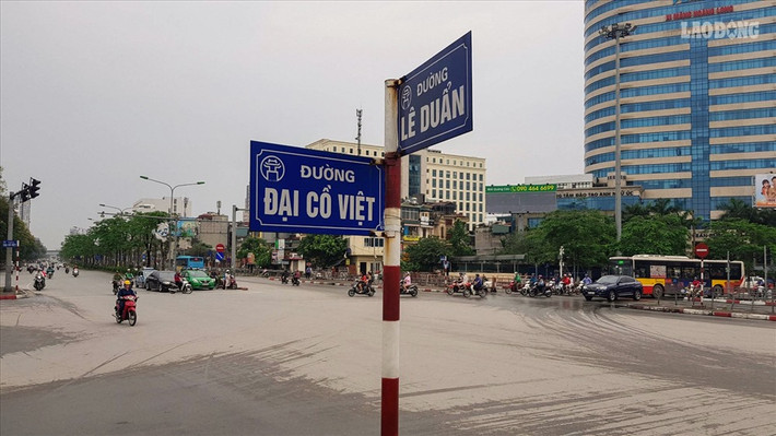 Ngoài ra, dự án còn xây dựng hầm cho người đi bộ gồm hai nhánh cắt qua đường Lê Duẩn và đường Giải Phóng dài tổng cộng 90m, cải tạo mở rộng mặt bằng nút, làm mới mặt đường, xây dựng hè, hệ thống thoát nước, chiếu sáng, tuy nen kỹ thuật...