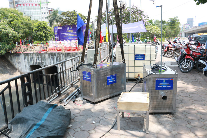 Hệ thống máy sục khi Nano là hệ thống sử dụng công nghệ bộ lọc được thiết kế đặc biệt để lấy không khí trức tiếp từ môi trường rồi khuếch tán vào trong môi trường nước dưới dạng các bọt khí kích thước micro/nano.