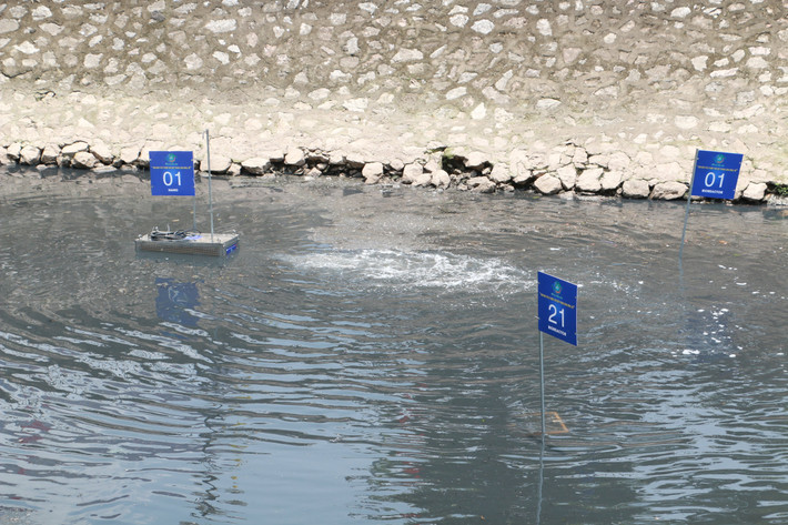 Các chuyên gia Nhật Bản cho biết, "Với máy sục khí công nghệ bio-nano, chỉ sau ba ngày, mùi ô nhiễm ở sông Tô Lịch sẽ giảm nhiều".