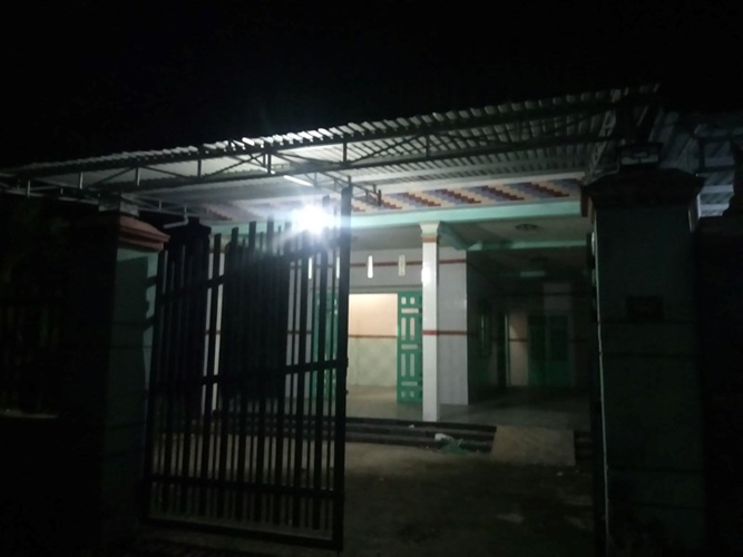 Nhóm chia người đi mua xi măng, đất đá về đổ bê tông che lấp thi thể. Trong lúc cho thi thể vào thùng, do thi thể bị trương phình nên Hà dùng dao đâm nhiều nhát để thi thể xẹp xuống, sau đó cho vào thùng đổ bê tông. Tối 15/5, ông Nguyễn Thanh Huân (trú tại xã Hưng Hòa, huyện Bàu Bàng, tỉnh Bình Dương) đến dọn dẹp nhà mới thì phát hiện trong chiếc thùng nhựa nuôi cá màu xanh loại 1000 lít, được đổ đầy bê tông lên trên.