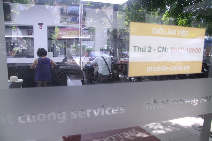 Theo tìm hiểu, hiện phần mềm nội bộ của Nhật Cường đã lỗi, không thể tra cứu bất cứ thiết bị nào của khách hàng. Các phương thức liên lạc đều ngừng hoạt động nên khách hàng đang bảo hành, sửa chữa máy tại tất cả các cửa hàng của Nhật Cường chỉ có thể đến địa chỉ tại Giảng Võ để lấy thiết bị.