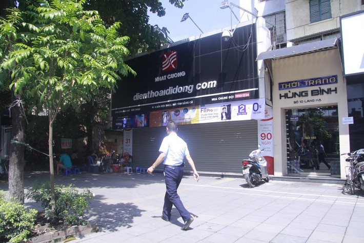 Nhật Cường Mobile trên phố Láng Hạ (quận Đống Đa) cũng đóng cửa gần 1 tuần nay.