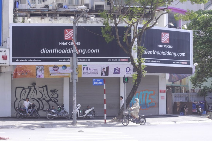 Nhật Cường Mobile ở Chùa Bộc (quận Đống Đa) cũng chung số phận.