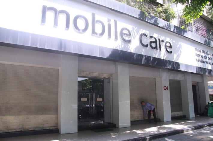 Ghi nhận của PV, chiều (15/5), Trung tâm bảo hành Nhật Cường services Mobile care tại địa chỉ C4 Giảng Võ (Hà Nội) vẫn duy trì hoạt động. Đây là nơi duy nhất mở cửa trở lại sau khi hàng loạt cửa hàng của Nhật Cường Mobile bị khám xét.