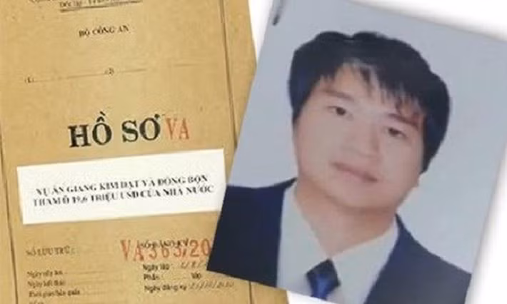  7. Giang Kim Đạt (nguyên quyền Trưởng phòng kinh doanh Công ty TNHH một thành viên vận tải viễn dương Vinashin thuộc Tập đoàn Vinashin - Vinashinlines) đã nhanh chân trốn ra nước ngoài trước khi vụ án bị khởi tố. Ngay sau đó, Giang Kim Đạt đã bị phát lệnh truy nã quốc tế.
