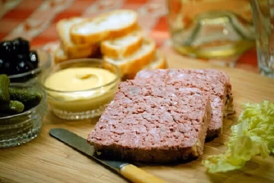 Do đó, phụ nữ mang thai ăn quá nhiều pate có thể có các triệu chứng cảm cúm, ngộ độc. Ảnh: amthucdocdao.