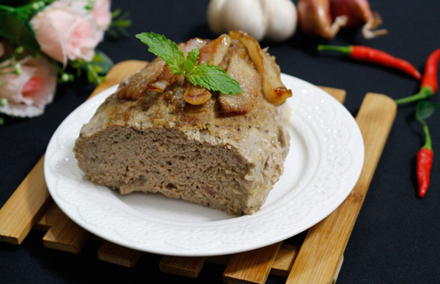 Phụ nữ đang mang thai không nên ăn pate gan lợn. Ảnh: huongnghiepaau