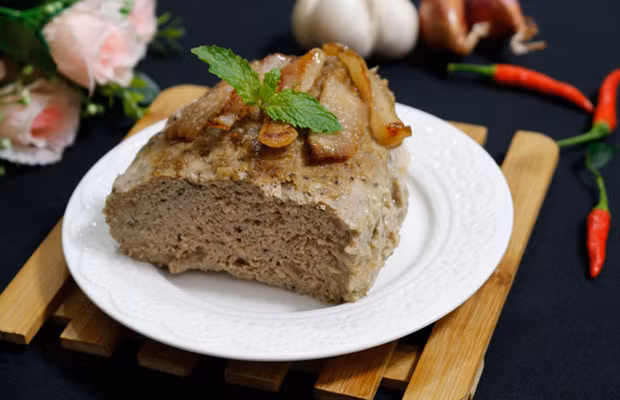 Phụ nữ đang mang thai không nên ăn pate gan lợn. Ảnh: huongnghiepaau