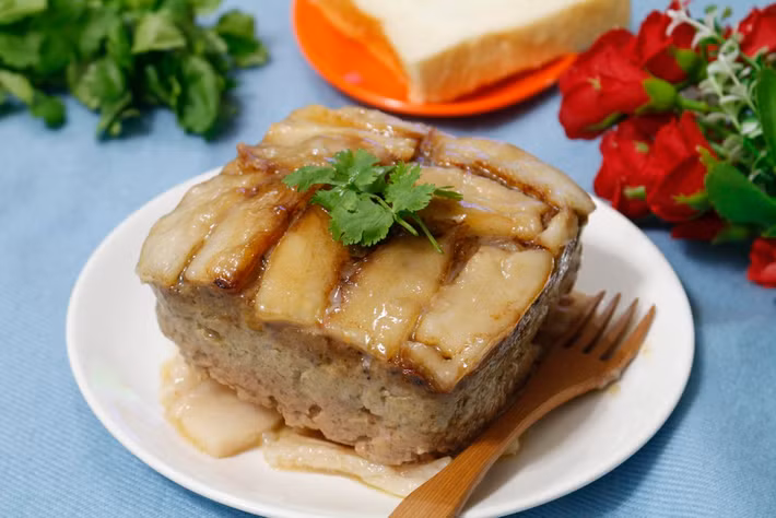 Tuy bổ dưỡng là vậy nhưng không phải ai cũng nên ăn pate gan lợn. Ảnh: znews.