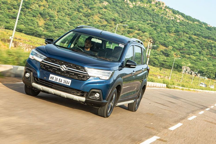 Theo một số nguồn tin từ đại lý Suzuki Việt Nam cho biết, hãng này đang có kế hoạch đưa mẫu crossover 7 chỗ XL7 về nước để gia tăng sức cạnh tranh trước đối thủ trực tiếp là Toyota Rush và Mitsubishi Xpander. Mức giá xe Suzuki XL7 tại thị trường Việt Nam dự kiến dao động trong khoảng 600 triệu đồng và xe sẽ được phân phối chính hãng tới người tiêu dùng theo dạng nhập khẩu nguyên chiếc từ Indonesia.