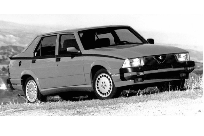 Dáng vẻ hình hộp vuông vức của Alfa Romeo Milano không hề đẹp mắt như một số mẫu sedan Châu Âu khác của thập niên 1980, nhưng động cơ V6 nằm dưới nắp capô của nó thì lại đủ sức thuyết phục cả những tài xế khó tính.