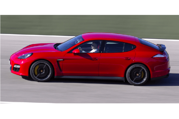 Thiết kế 911-coupe/hatchback kéo dài của Panamera nguyên bản đã không thể tạo nên một xu hướng mới, nhưng hiệu suất vận hành của nó, đặc biệt là bản GTS V8, là hết sức ấn tượng trên cả đường phố lẫn đường đua. Nếu bạn có thể gạt qua dáng vẻ, nó thực sự là một trong những chiếc sedan thể thao tốt nhất trên thị trường.